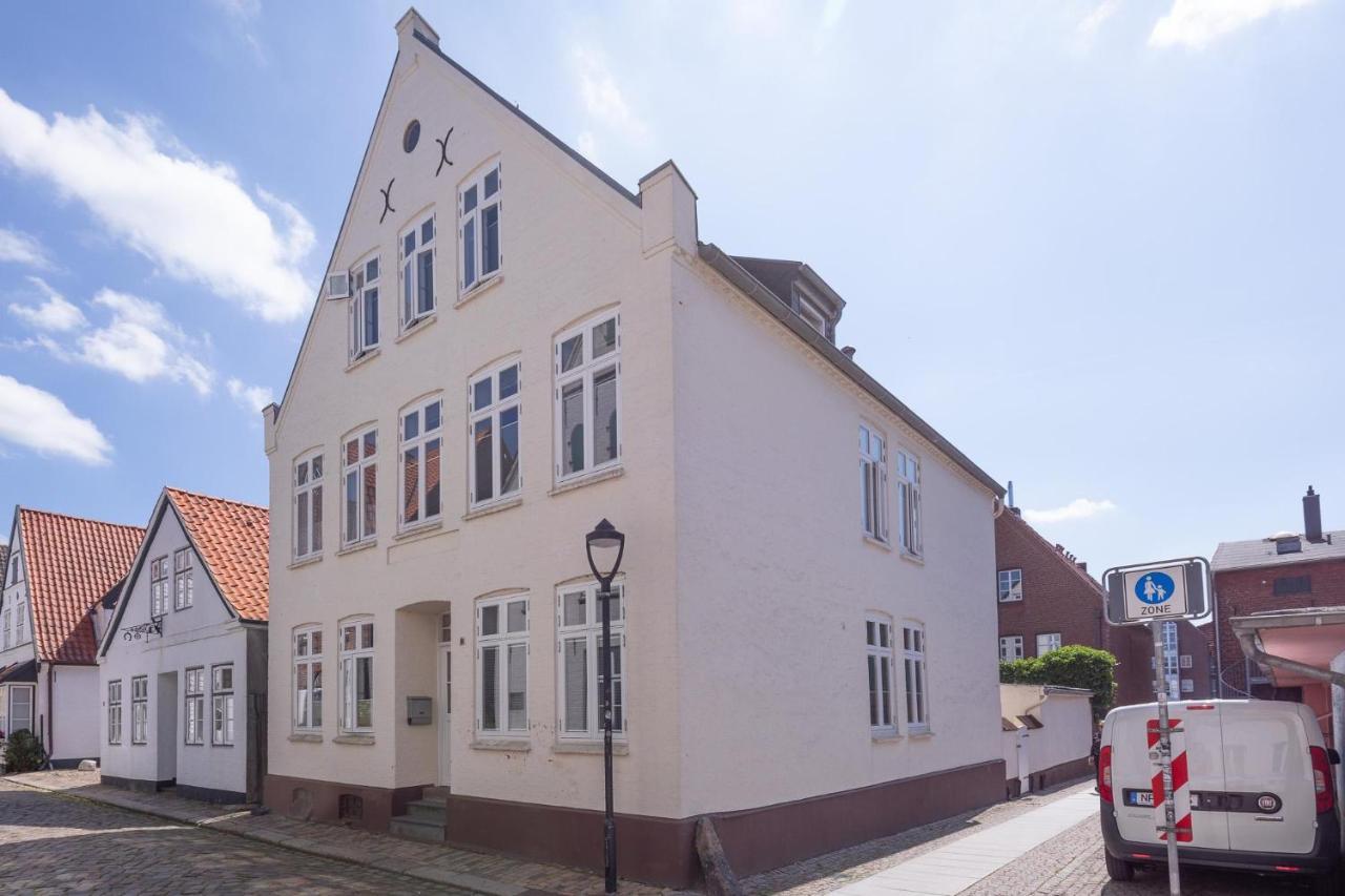 Apartmenthaus Theodor Storm Daemmerstunde ฮูซุม ภายนอก รูปภาพ