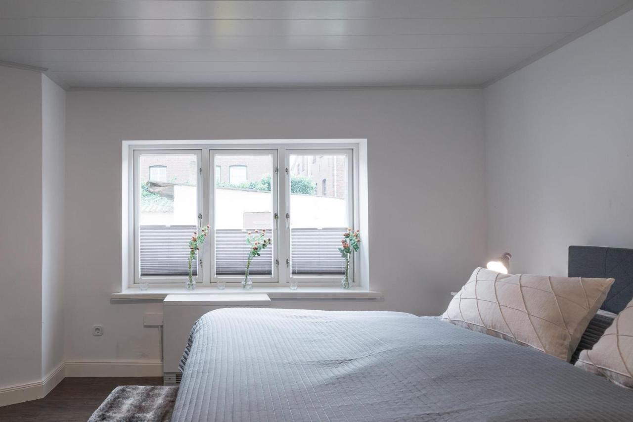 Apartmenthaus Theodor Storm Daemmerstunde ฮูซุม ภายนอก รูปภาพ